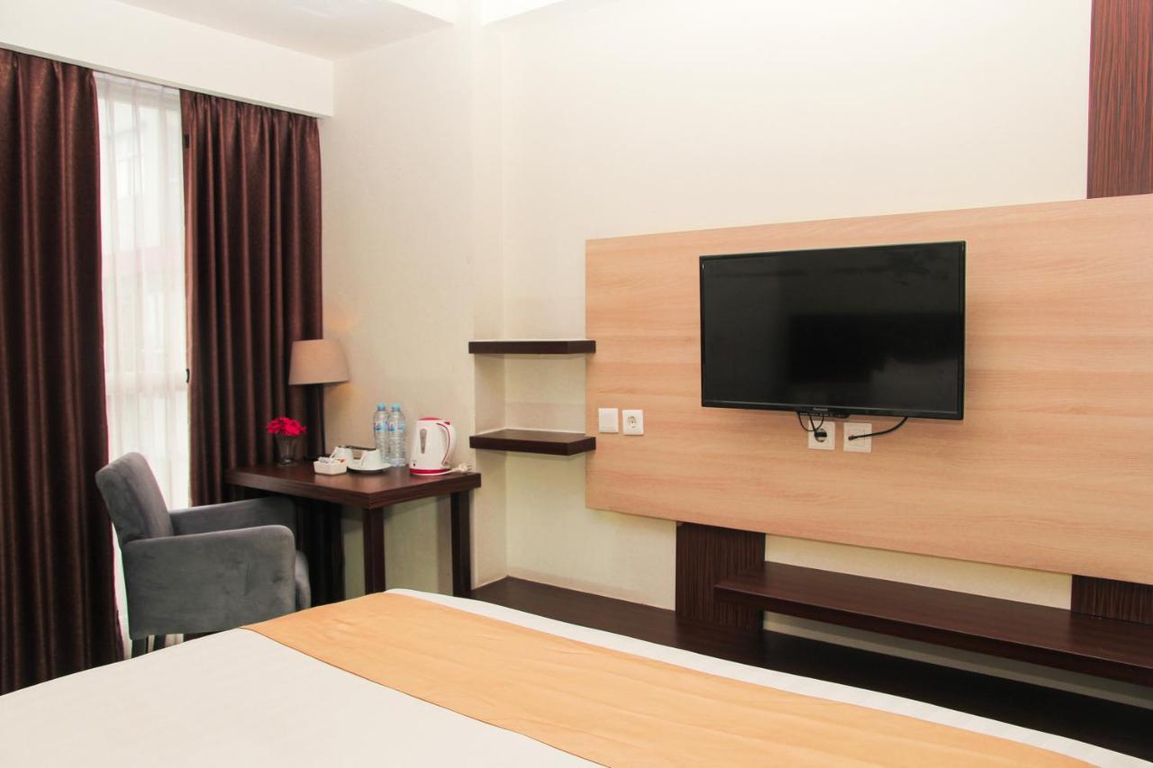 Hotel Gunawangsa Merr Surabaya Esterno foto