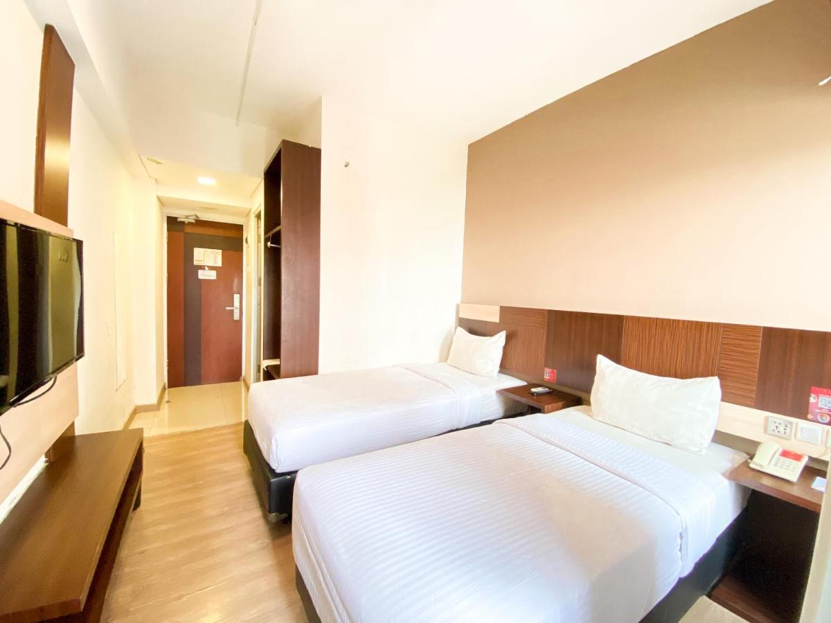 Hotel Gunawangsa Merr Surabaya Esterno foto