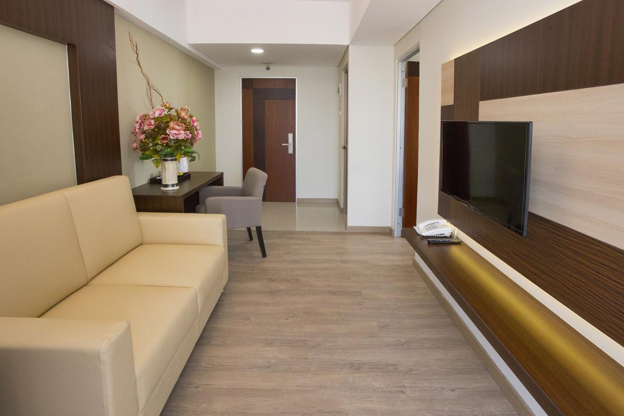 Hotel Gunawangsa Merr Surabaya Esterno foto
