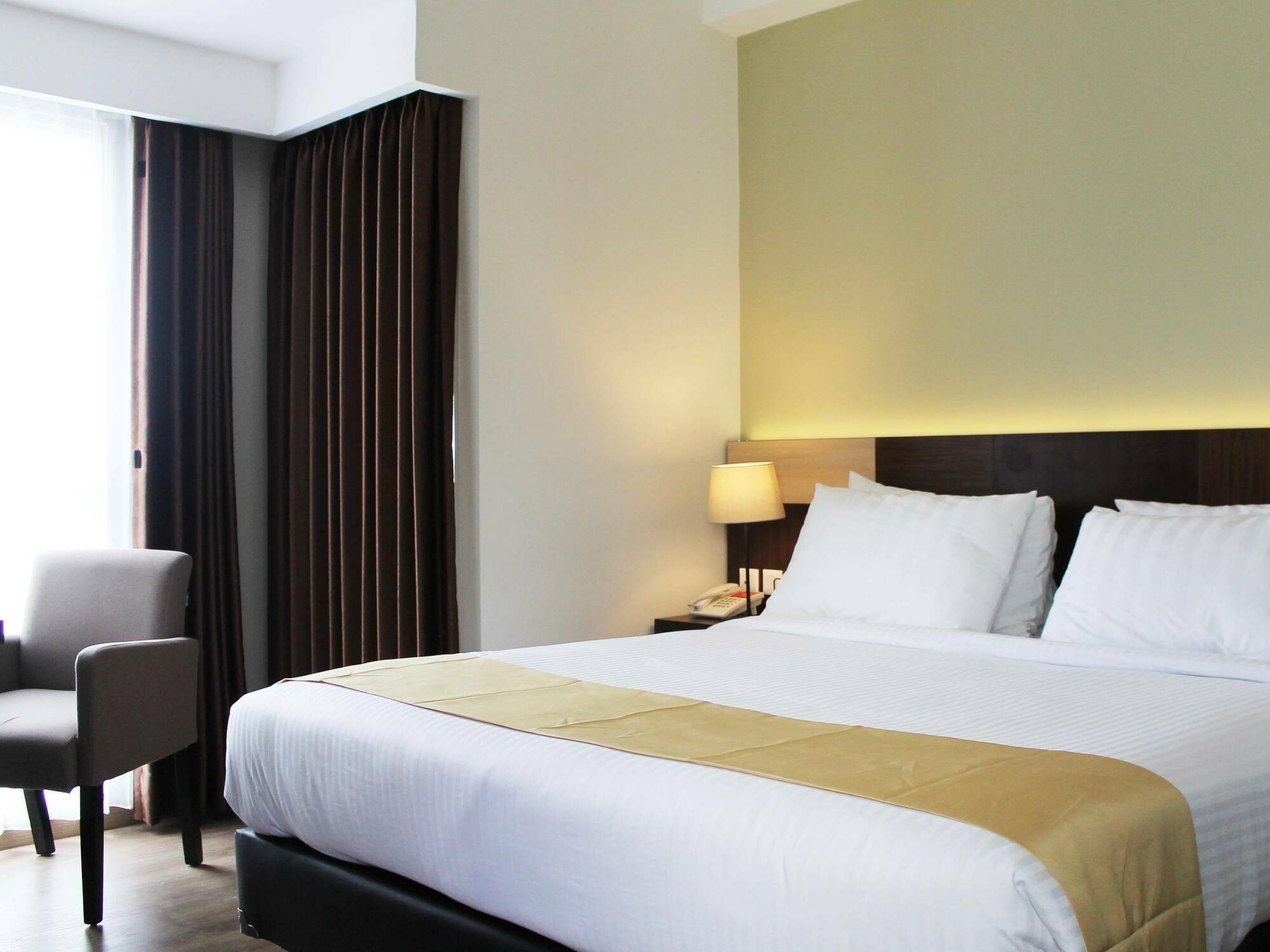 Hotel Gunawangsa Merr Surabaya Esterno foto