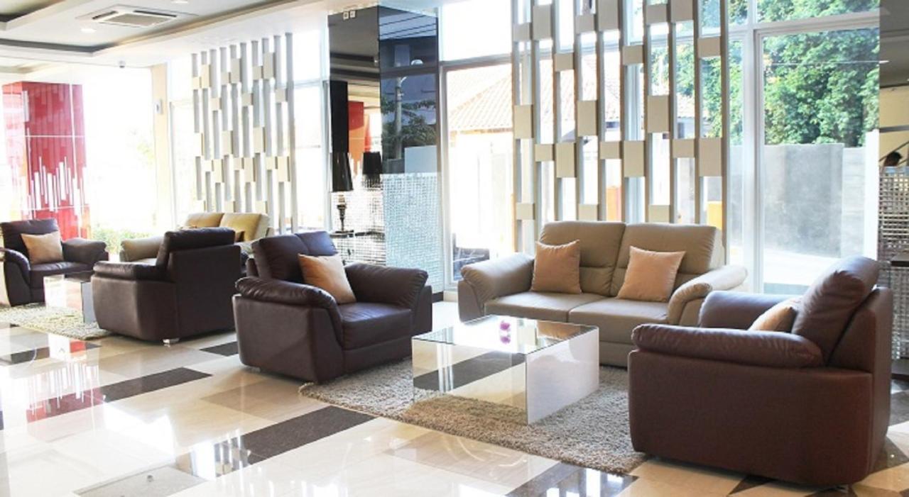 Hotel Gunawangsa Merr Surabaya Esterno foto