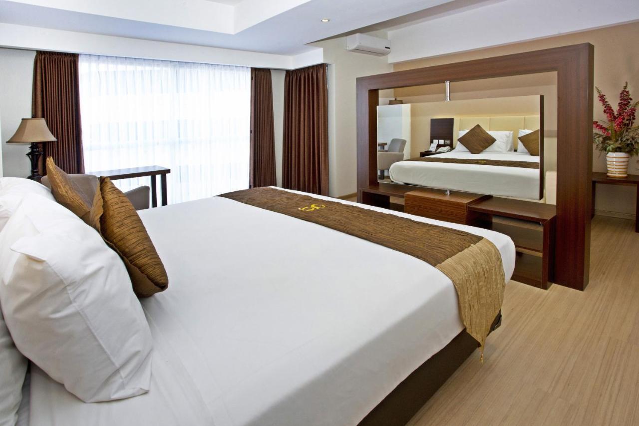 Hotel Gunawangsa Merr Surabaya Esterno foto